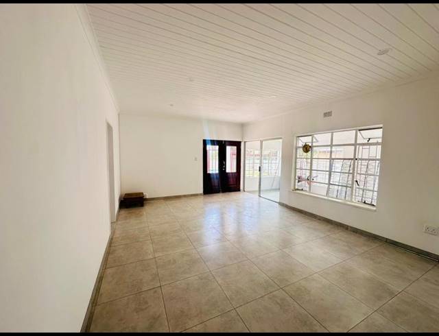 5 BEDROOM HOUSE FOR SALE IN WYCHWOOD